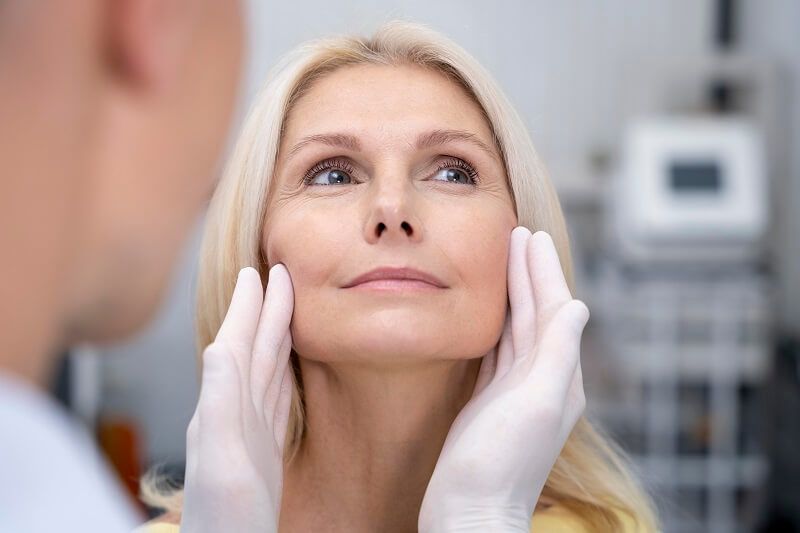 Minimal downtime and non-surgical search intent.
